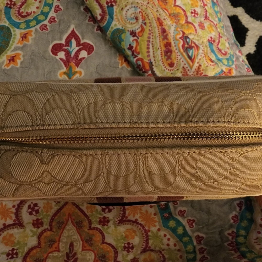 Coach Dempsey Boxy Cosmetic Case 20 inch Signature Jacquard with Stripe and Coac - Picture 6 of 7